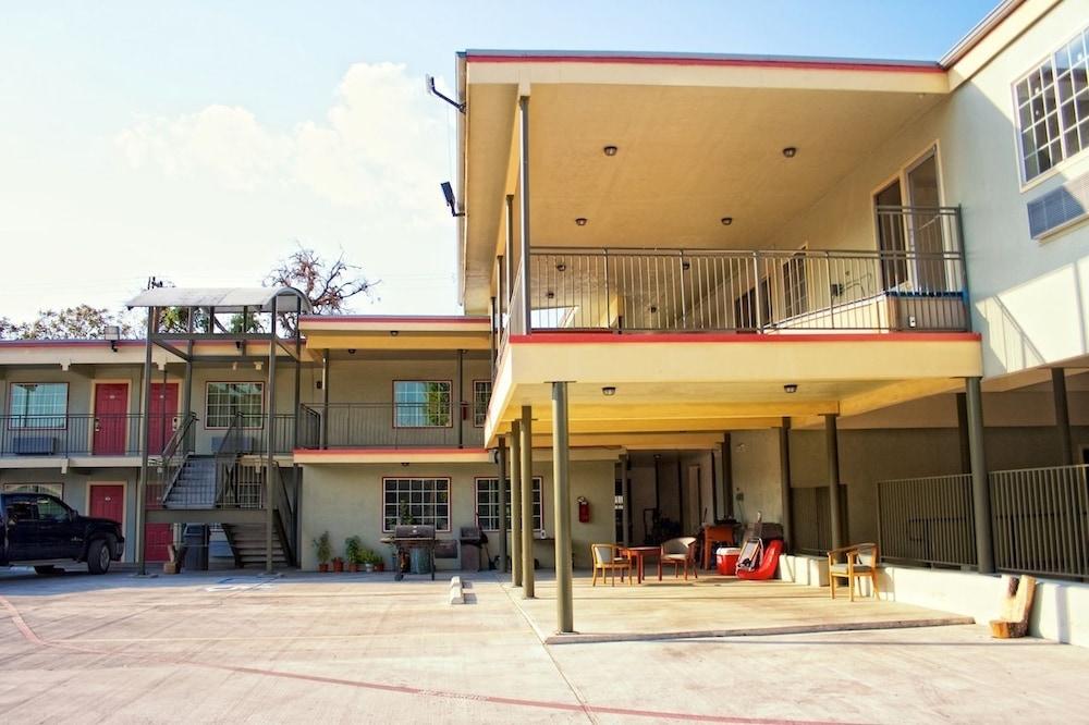 Whispering Palms Inn Del Río Exterior foto